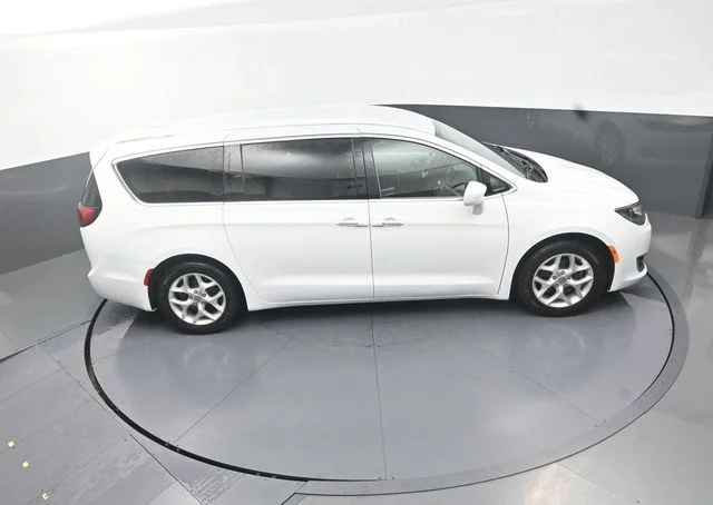 Used 2018 White Chrysler Touring Plus image 28