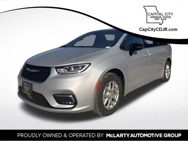 2026 Chrysler Pacifica Select's photo