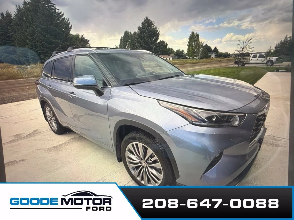 Used 2021  Toyota Platinum image 1