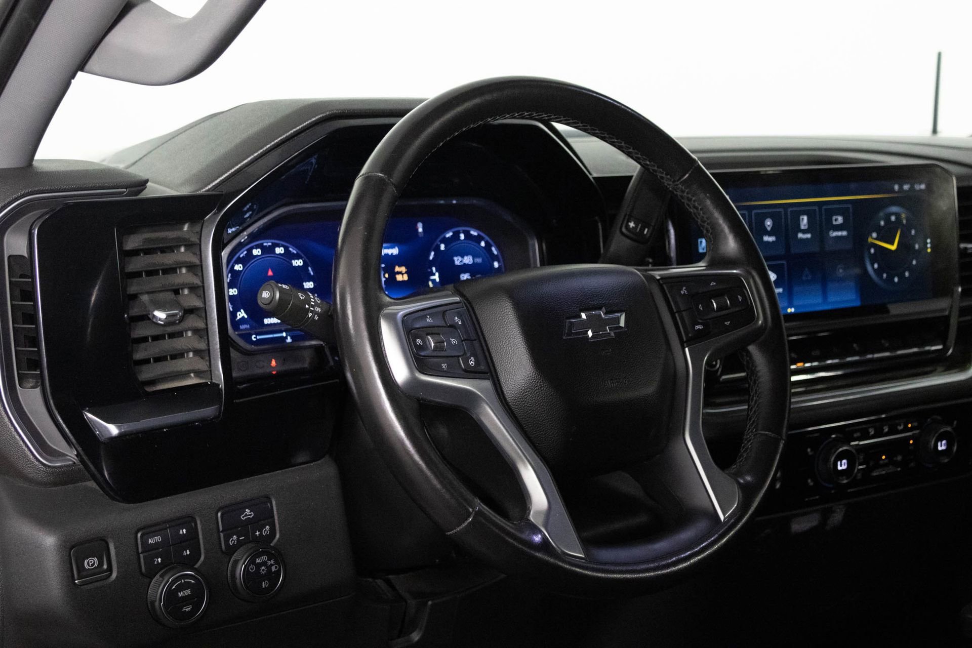 2023 CHEVROLET SILVERADO - Image 30