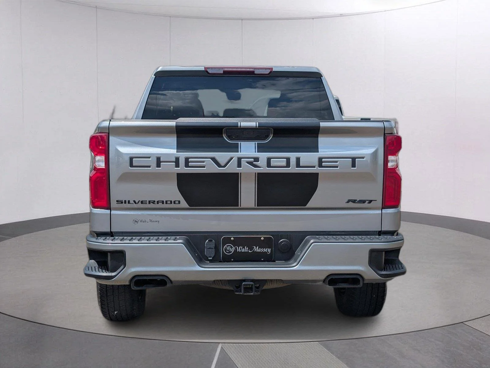 Used 2023 STERLING GRAY METALLIC Chevrolet RST image 4