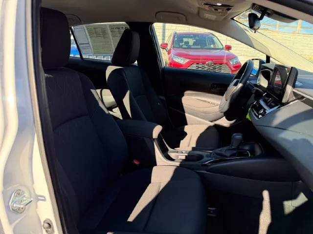 Used 2025 Ice Toyota LE image 30