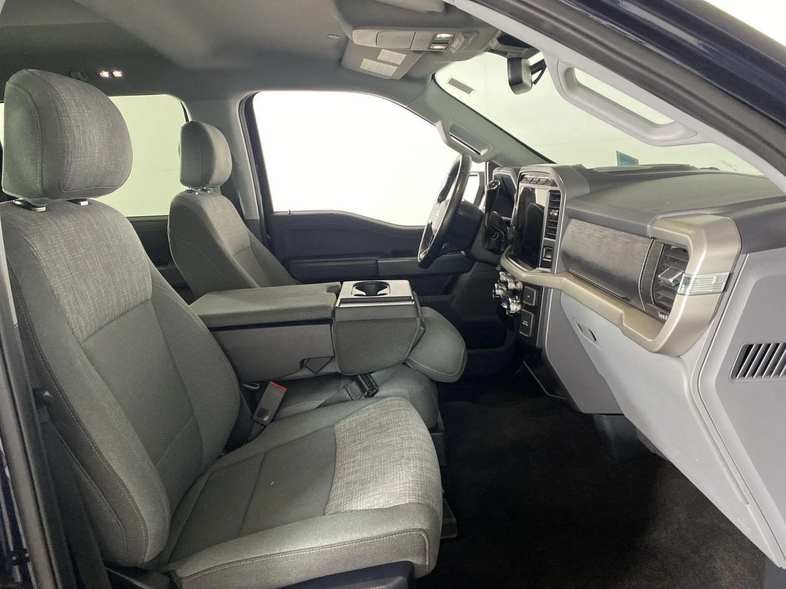 Used 2021 Antimatter Blue Ford XLT image 30
