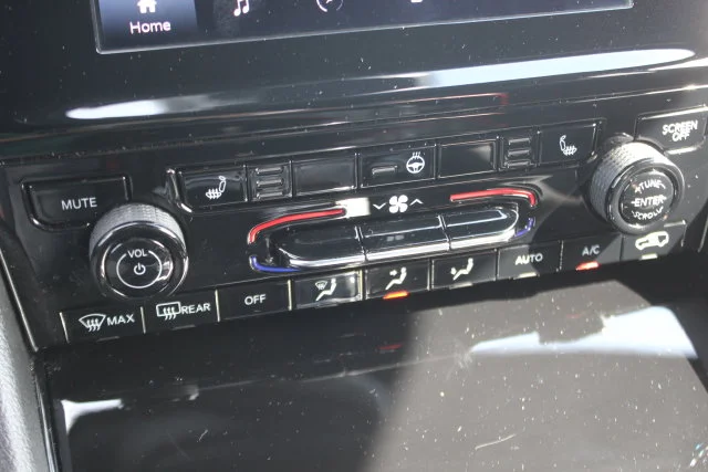 Used 2023 White Jeep Altitude X image 9