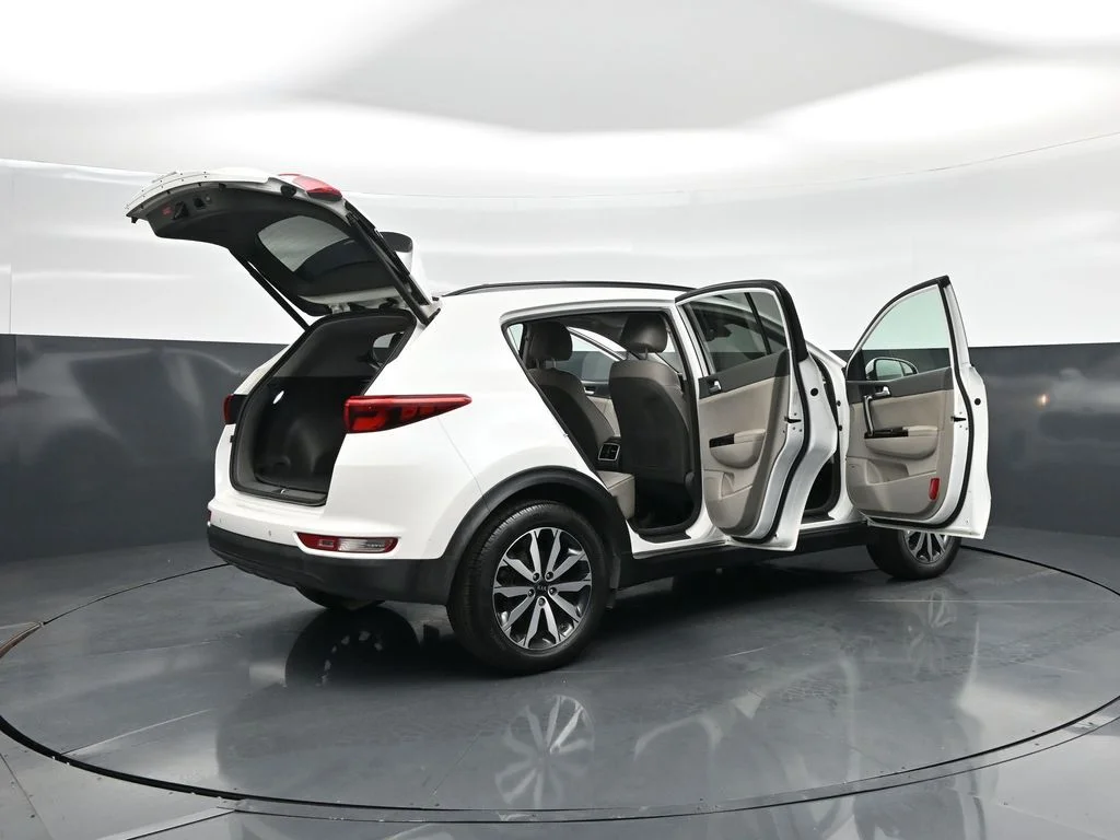 Used 2018 White Kia EX image 5