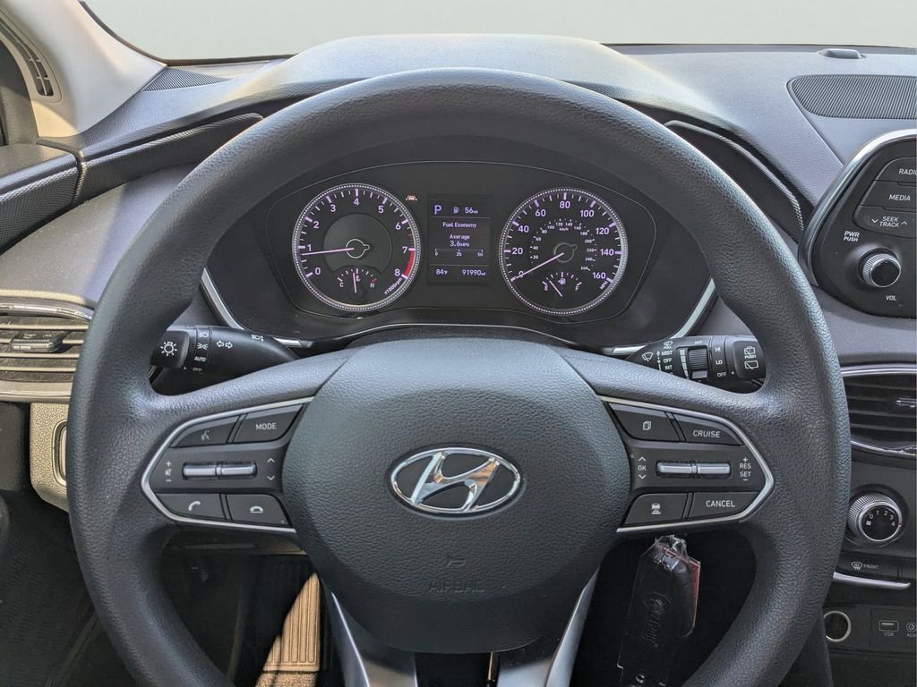 Used 2020 Green Hyundai SE image 24
