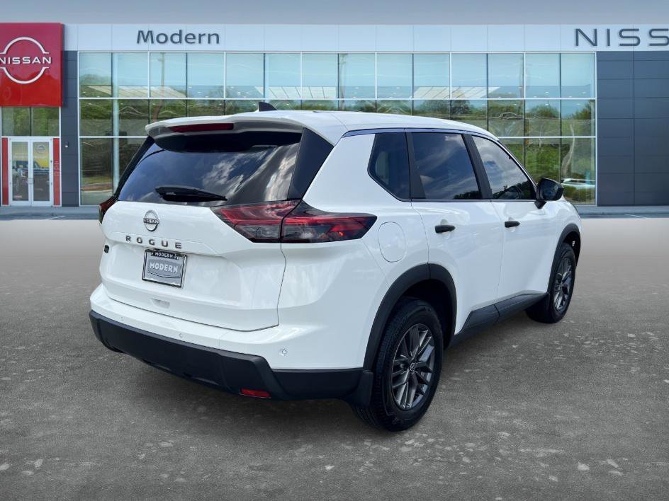 Used 2024 Glacier White Nissan S image 5