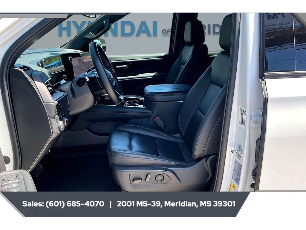 Used 2025 Iridescent Pearl Tricoat Chevrolet Z71 image 18