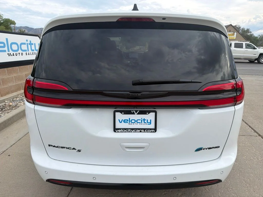 Used 2024 White Chrysler Select S Appearance image 4