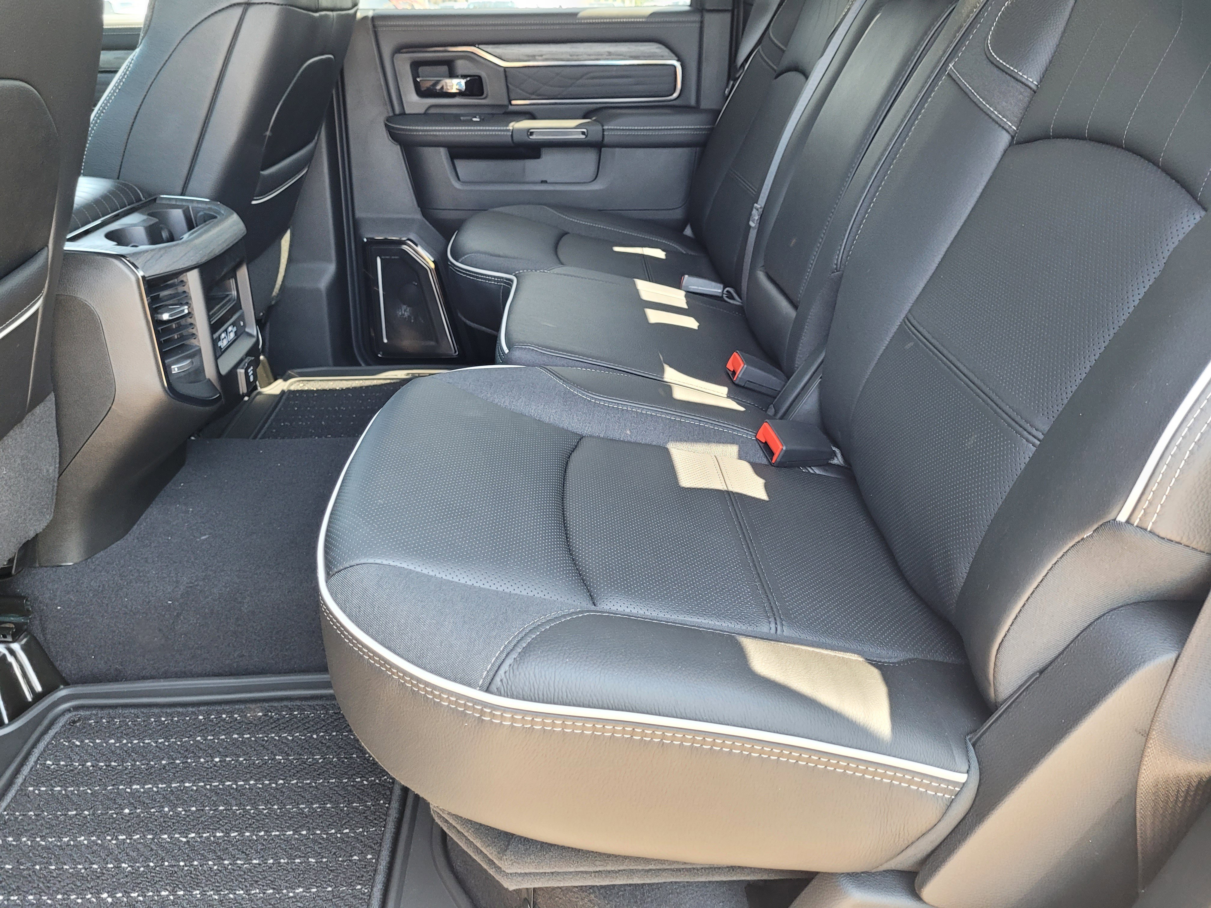 2025 RAM 3500 Limited - Photo 12