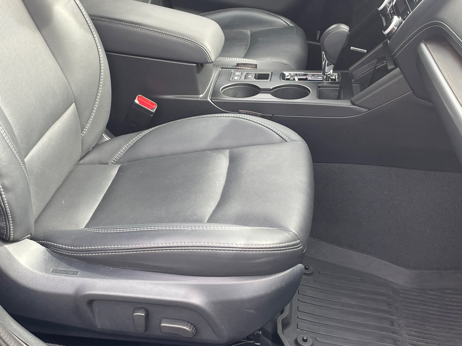 Used 2019 Magnetite Gray Metallic Subaru Limited image 11
