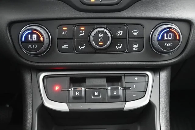 Used 2023 EBONY TWILIGHT METALLIC GMC SLE image 18