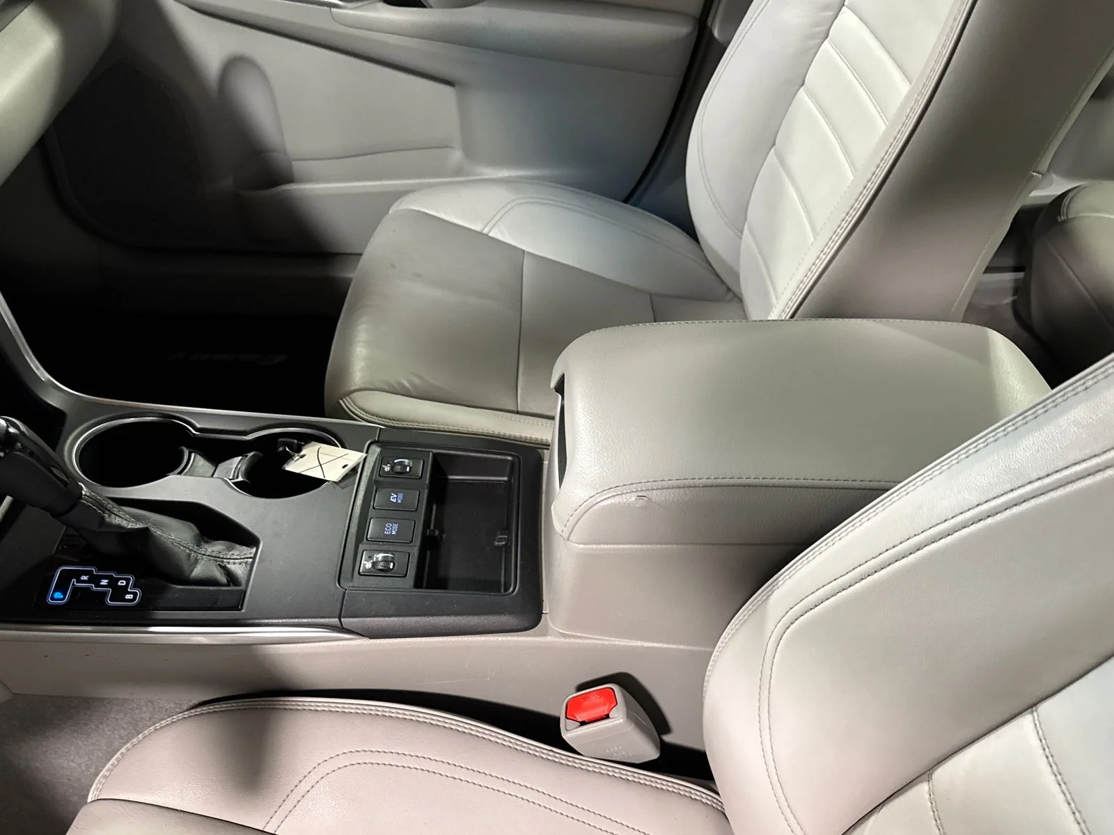 Used 2016 Celestial Silver Metallic Toyota XLE image 26