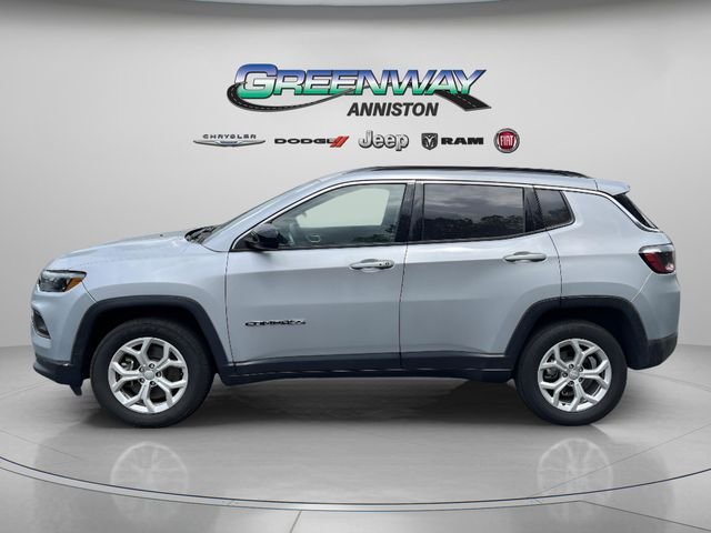 Used 2024 Silver Zynith Metallic Clearcoat Jeep Latitude image 4