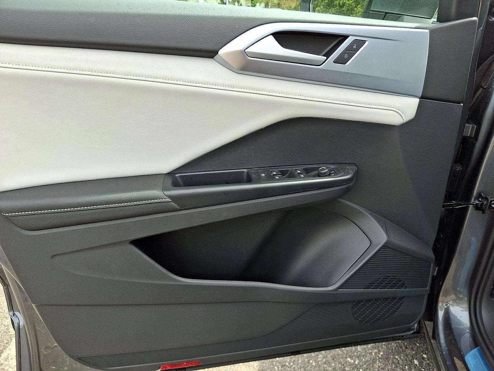 New 2026 Platinum Gray Metallic Volkswagen SE image 11