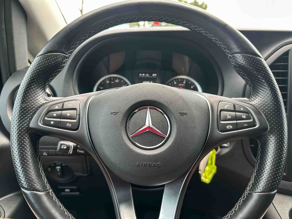 Used 2022  Mercedes-Benz Cargo image 32