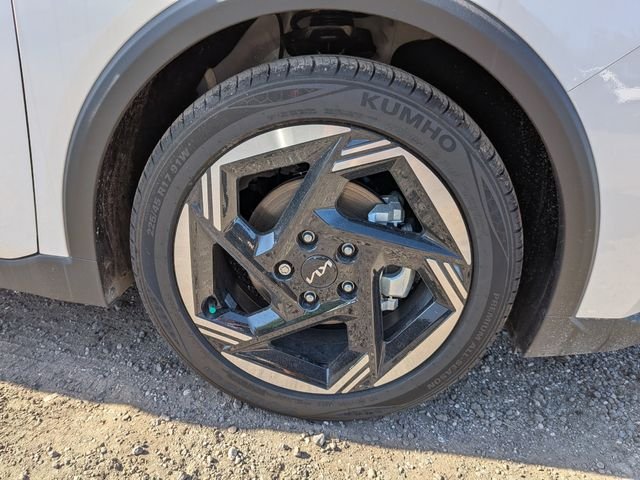 New 2026 Snow White Pearl Kia EX image 9