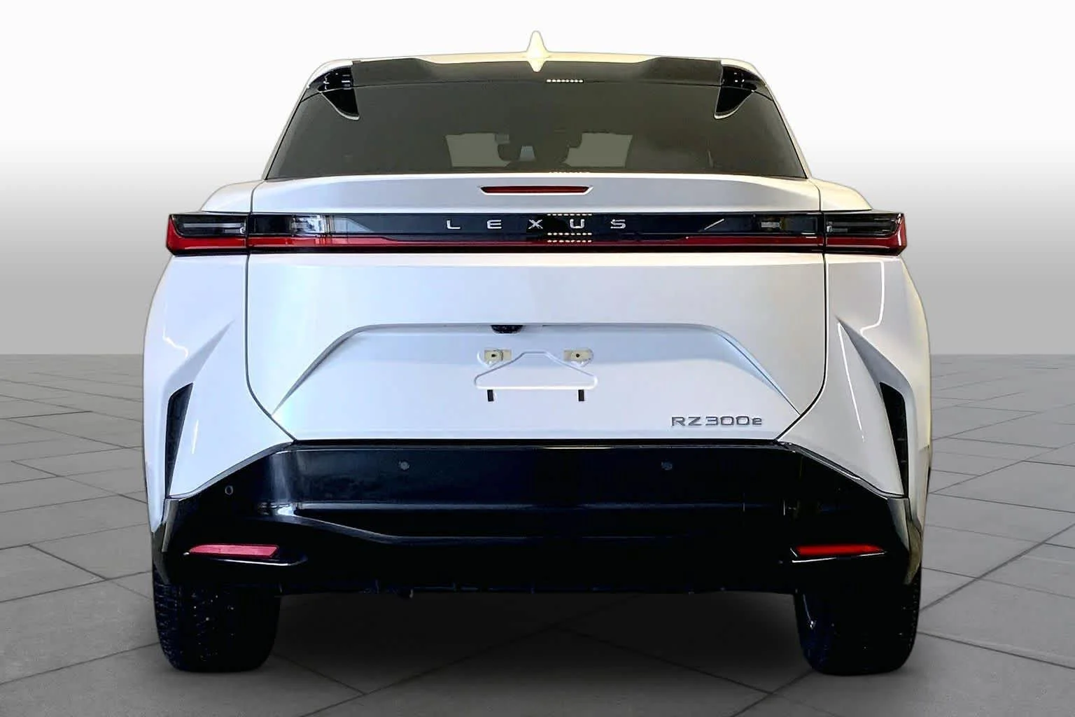 Used 2025 Eminent White Pearl Lexus Premium image 4