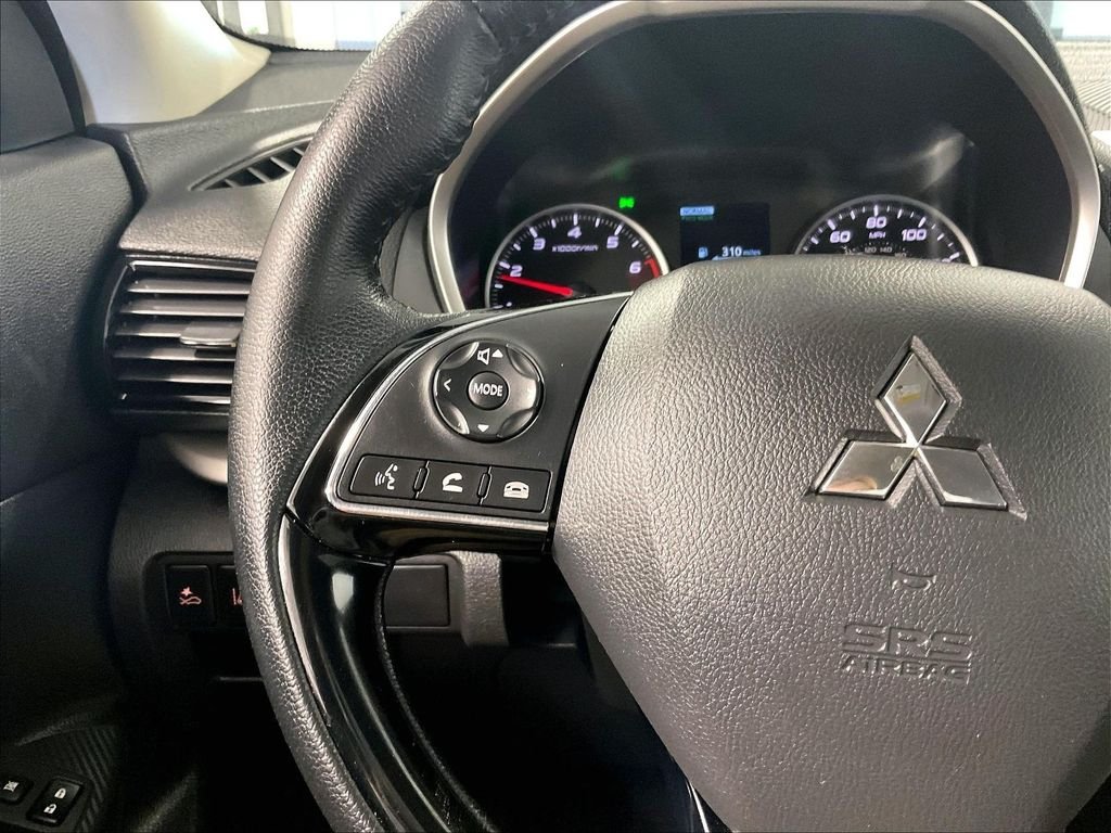 Used 2024 Silver Mitsubishi SE image 22