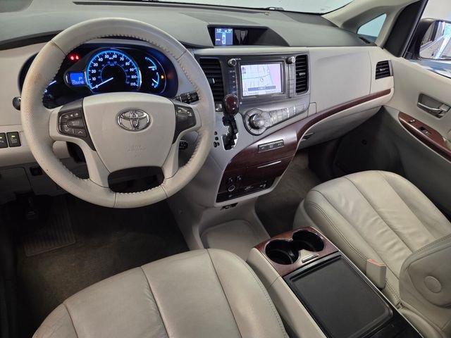 Used 2013 Silver Toyota XLE image 12