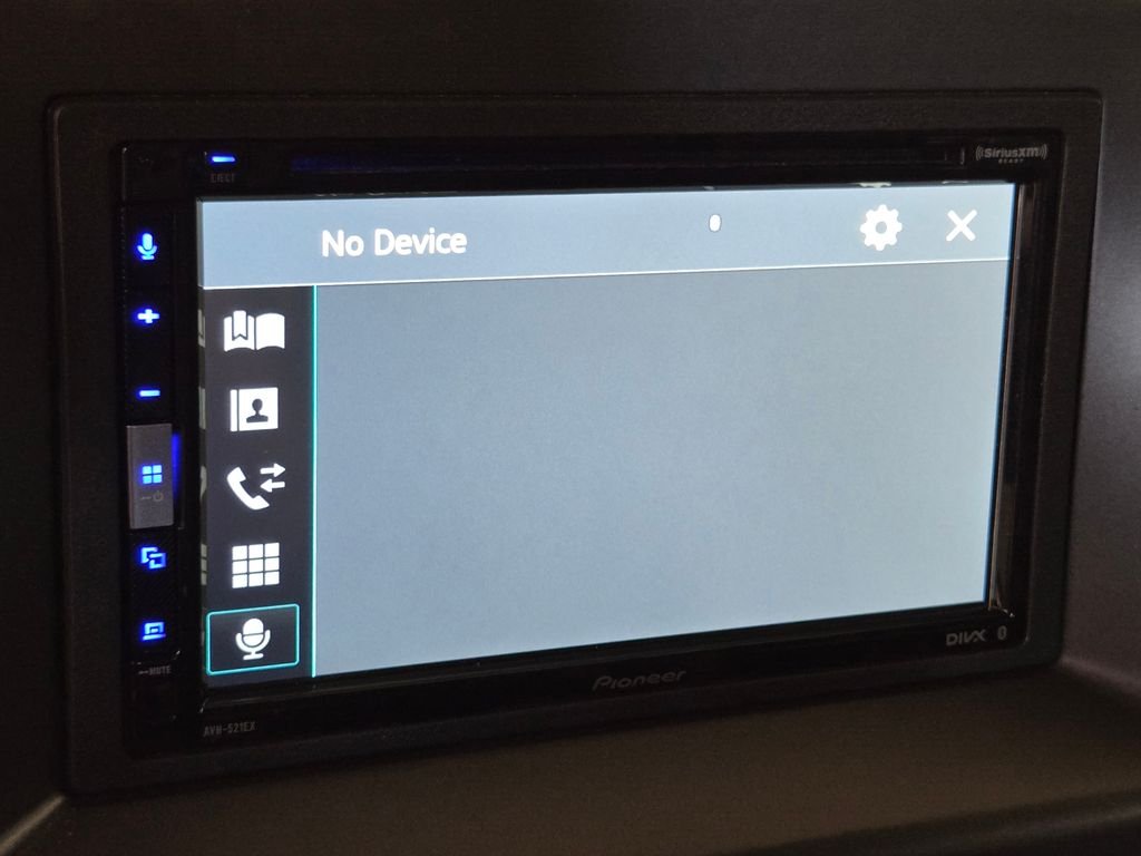 Used 2014 Silver GMC SLE image 29