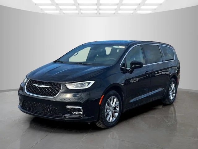 New 2026 Diamond Black Crystal Pearl-Coat Exterior Paint Chrysler Limited image 3