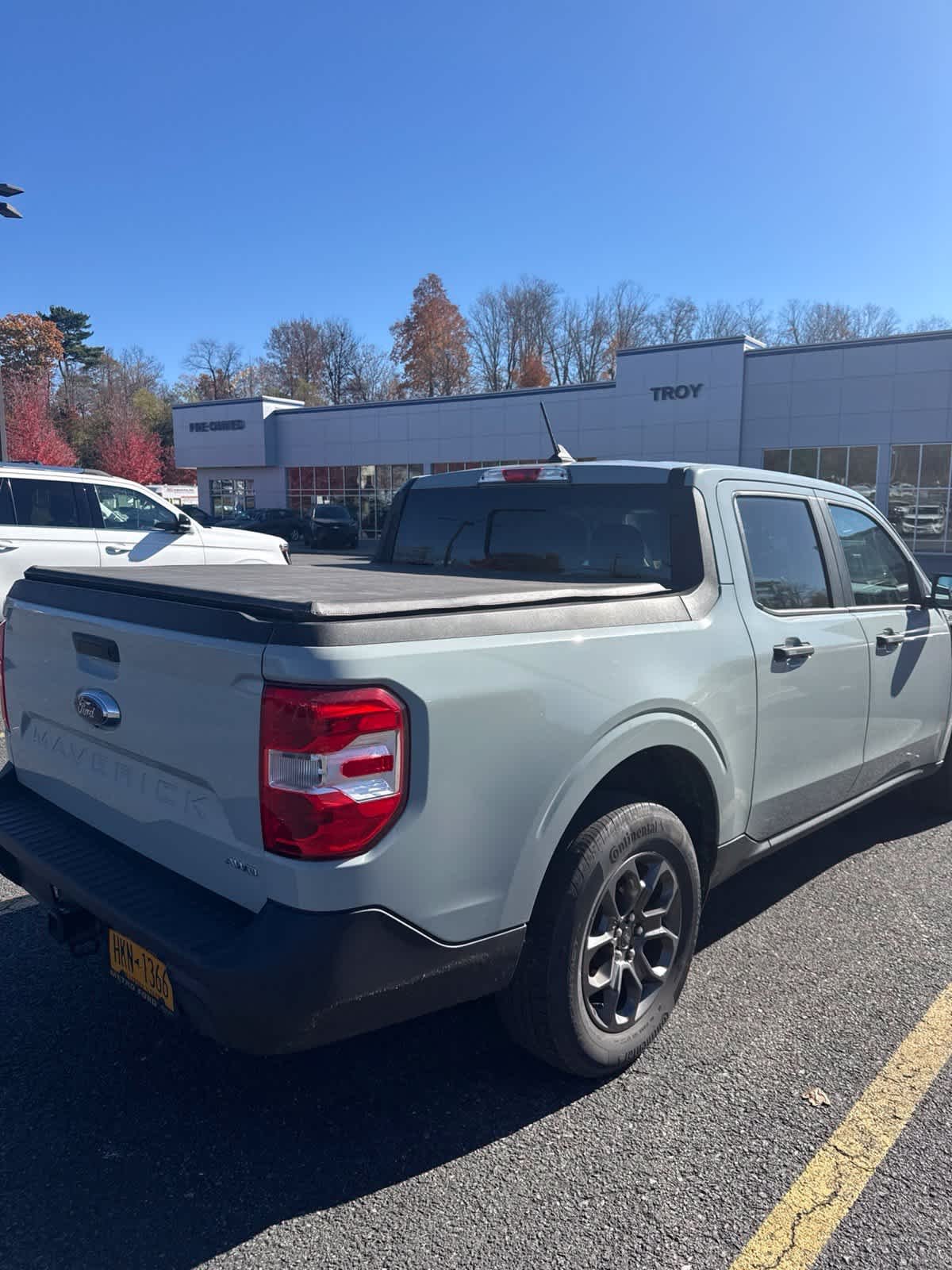 Used 2023 Cactus Gray Ford XLT image 3