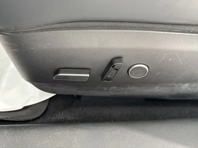 Used 2023  Tesla Base image 19