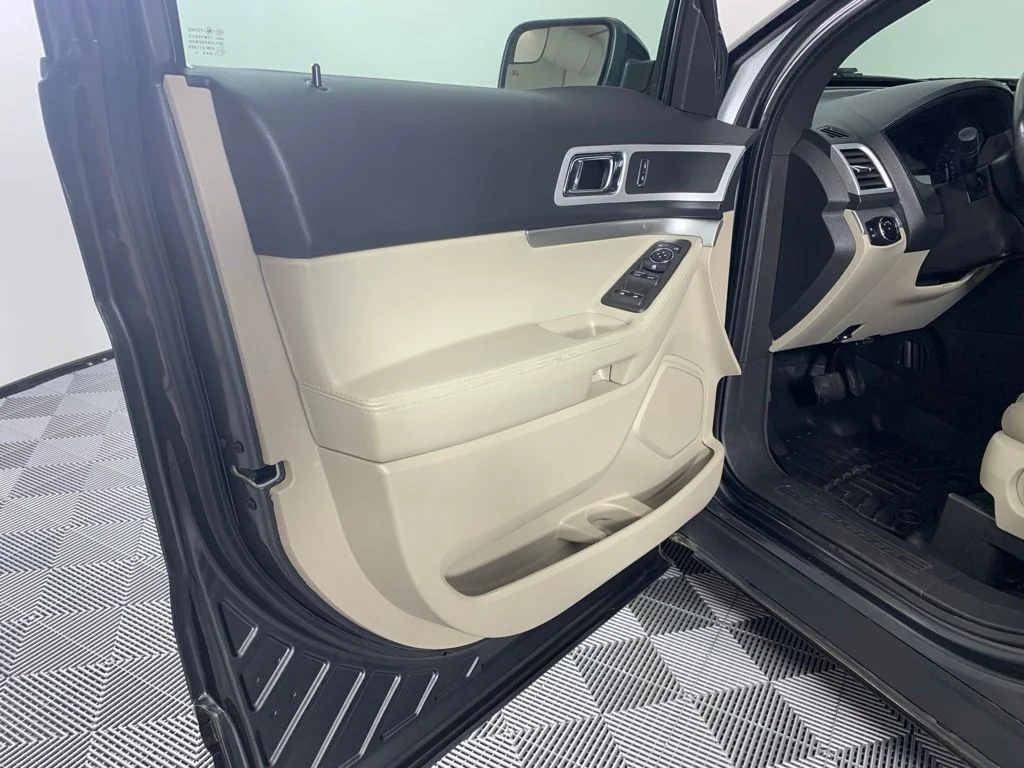 Used 2015 Gray Ford XLT image 11