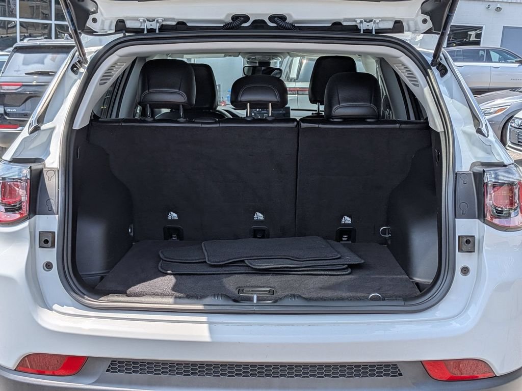 Used 2022 White Jeep Latitude Lux image 8
