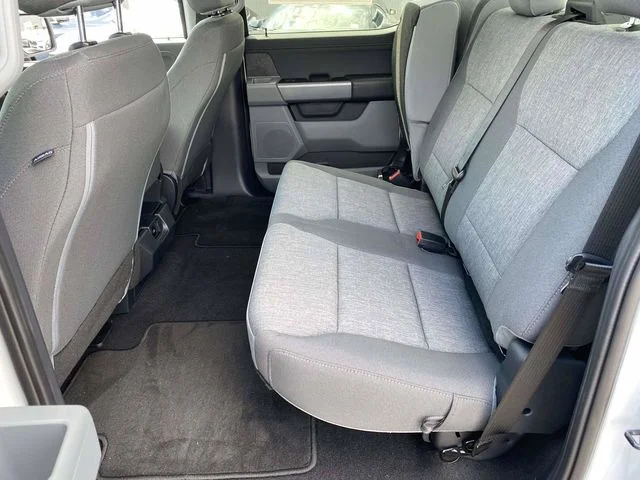 New 2026 Oxford White Ford XLT image 9