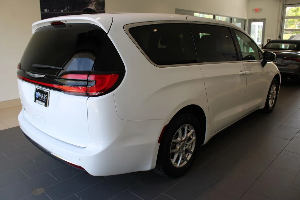 Used 2023 Bright White Clearcoat Chrysler Touring L image 20