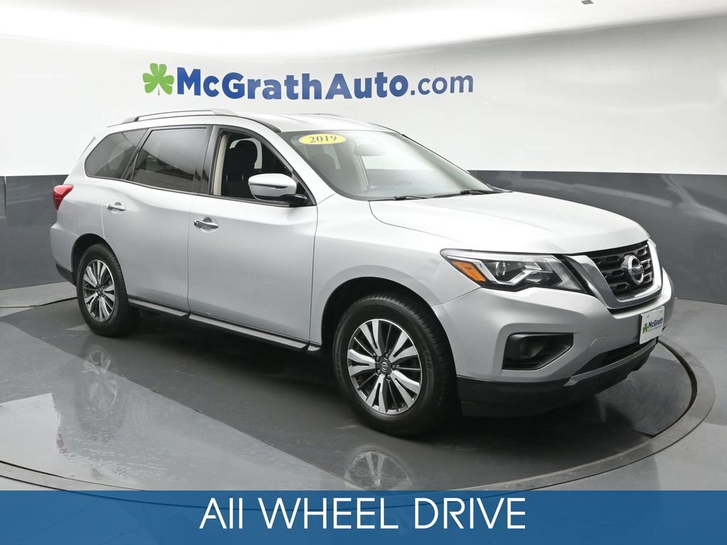 Used 2019 Nissan Pathfinder SV with VIN 5N1DR2MM2KC577285 for sale in Marion, IA