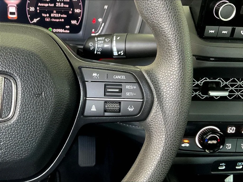2025 Honda Accord SE - Photo 13