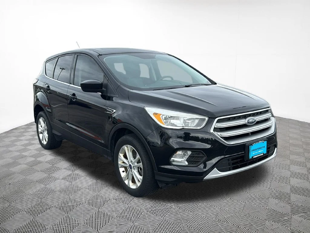 Used 2017 White Ford SE image 4