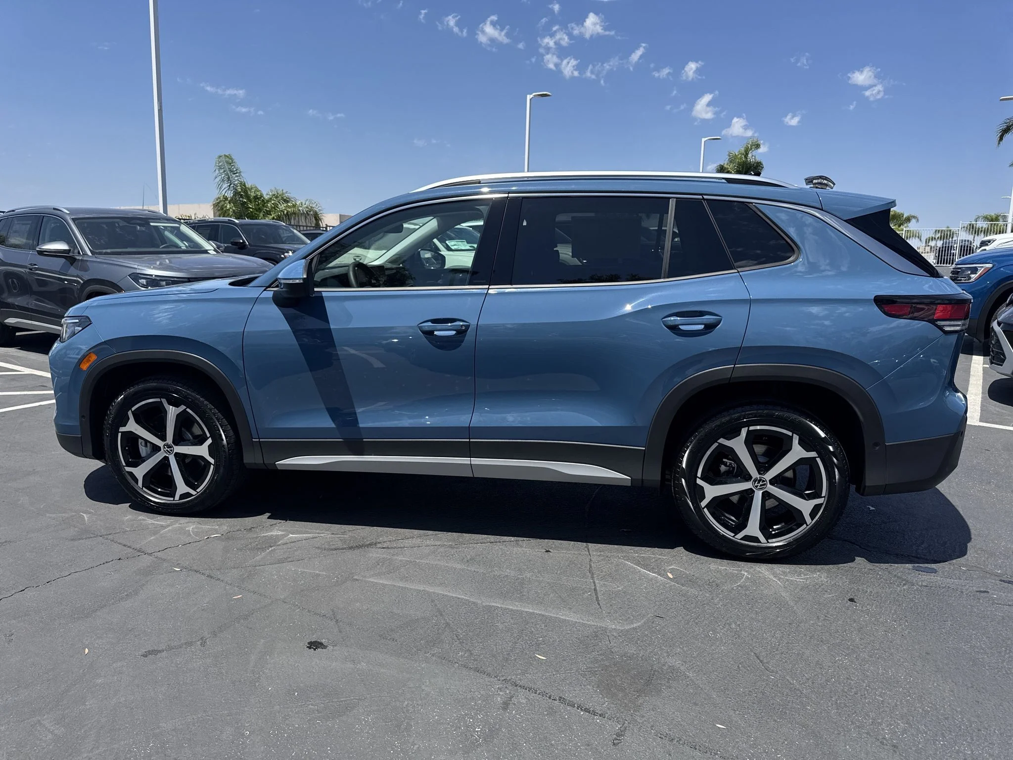 New 2026 Monterey Blue Pearl Volkswagen SE image 5