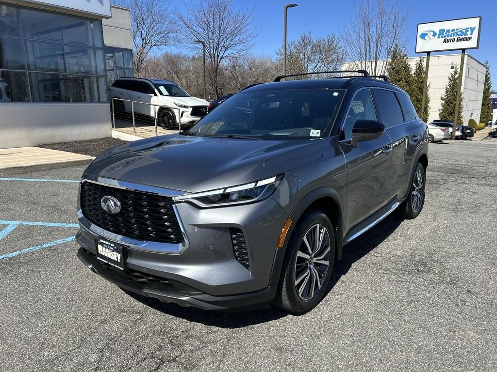 Certified Used 2025 Gray INFINITI Autograph image 4