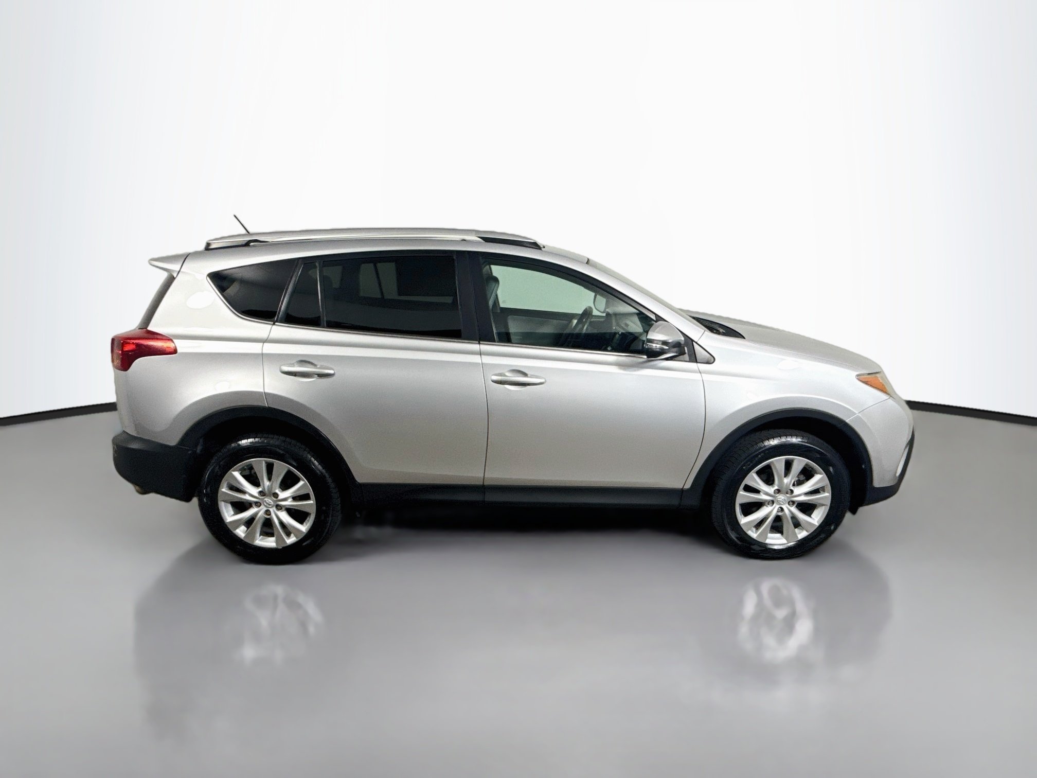 Used 2015 Classic Silver Metallic Toyota Limited image 8
