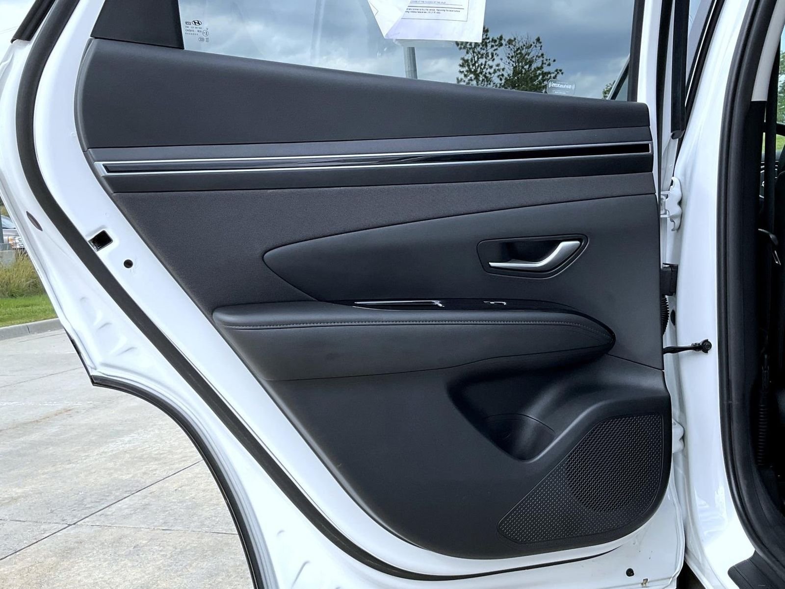 Used 2024 White Hyundai SEL Convenience image 21