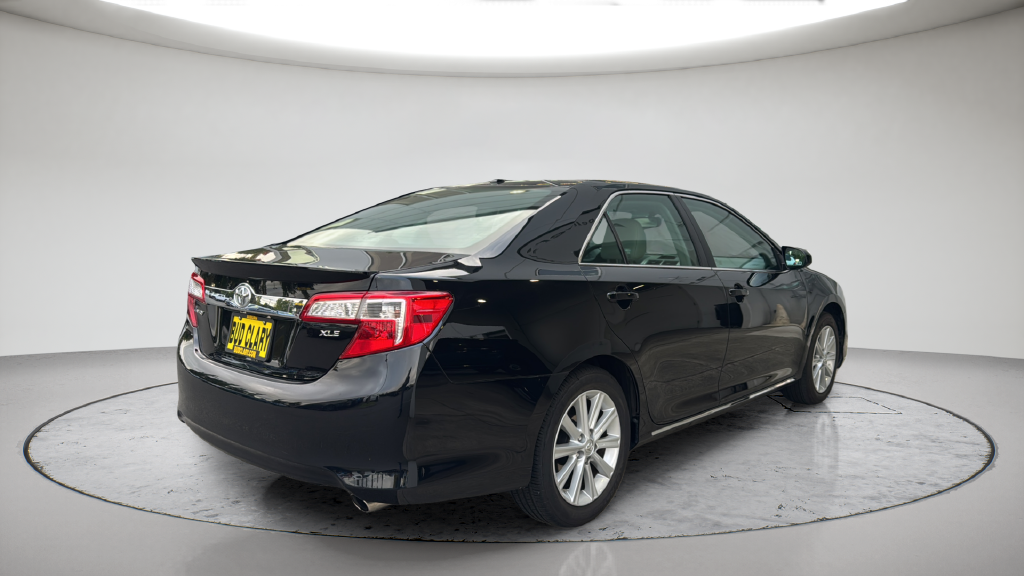 Used 2014 Black Toyota LE image 10