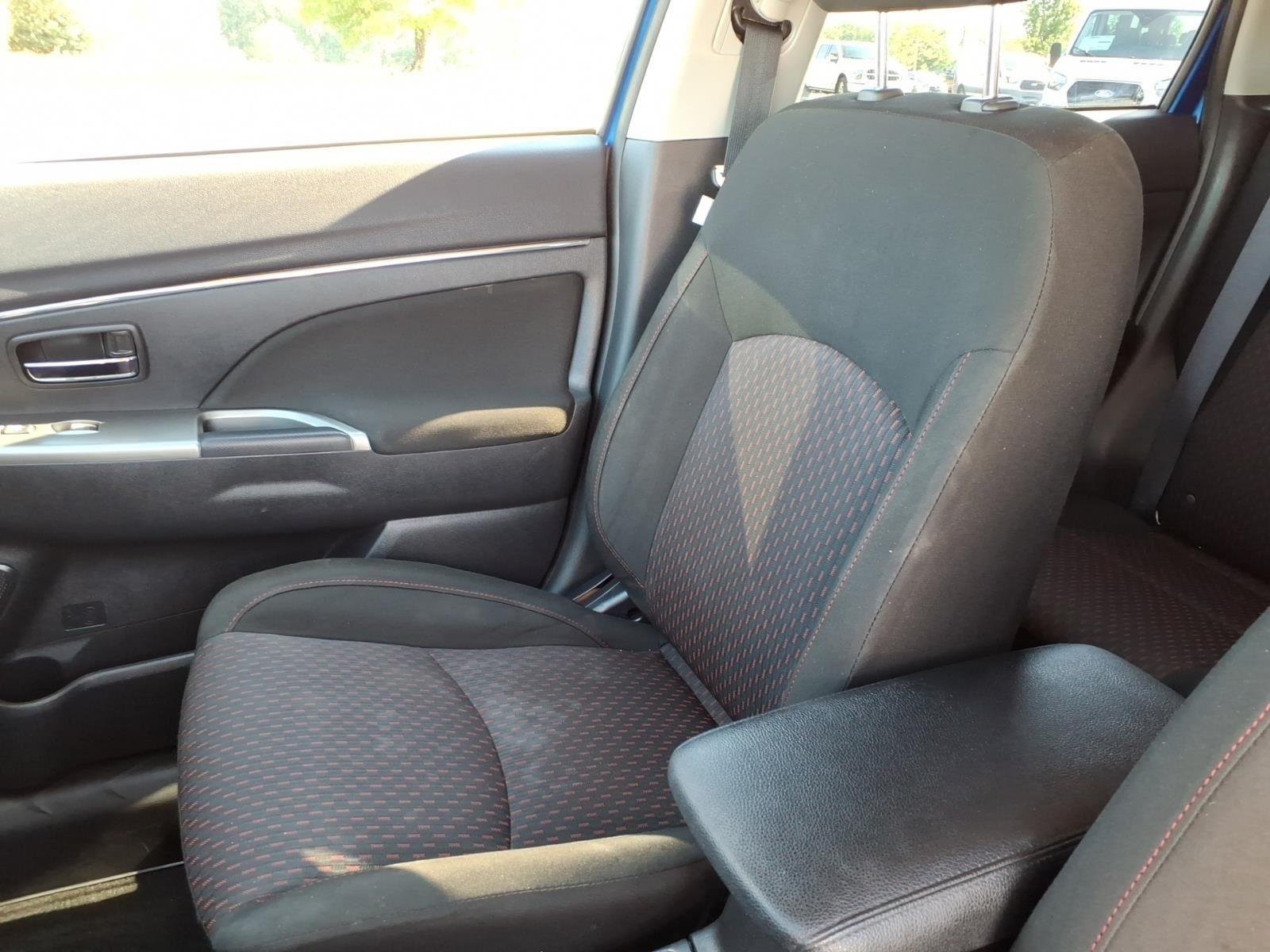 Used 2019 Octane Blue Metallic Mitsubishi SE 2.0 image 20