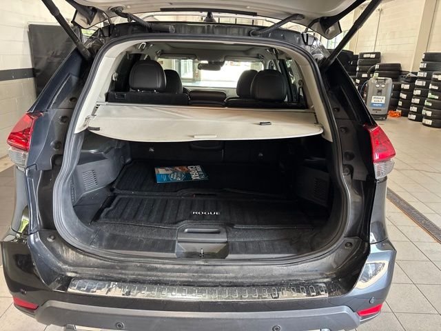 Used 2019 Black Nissan SL image 9