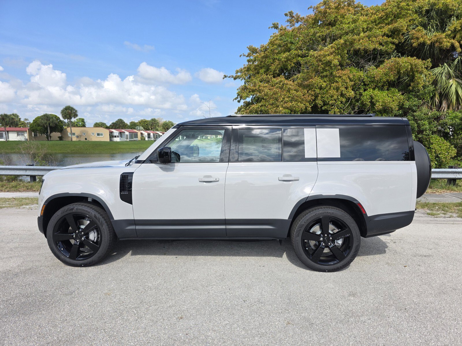 New 2026 Borasco Grey Land Rover P300 S image 7