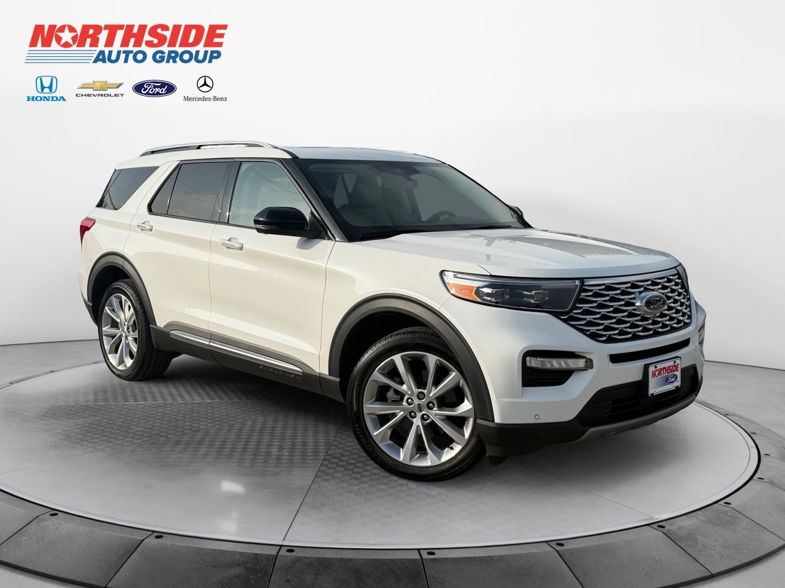 Certified Used 2022 Star White Metallic Tri-Coat Ford Platinum image 1
