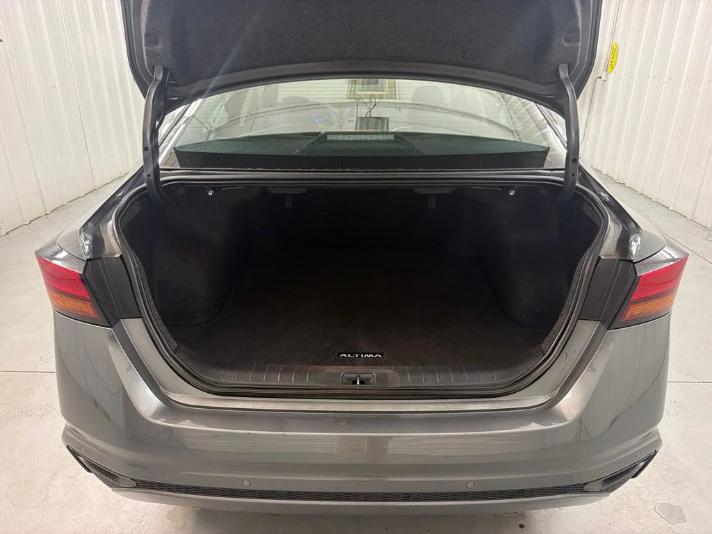 Used 2025 Gun Metallic Nissan 2.5 SV image 19