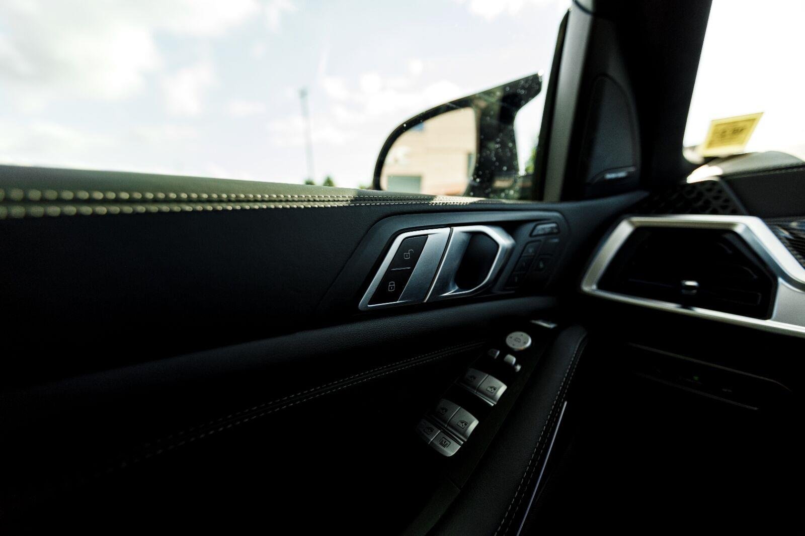 Used 2025 Skyscraper Grey Metallic BMW M60i image 36