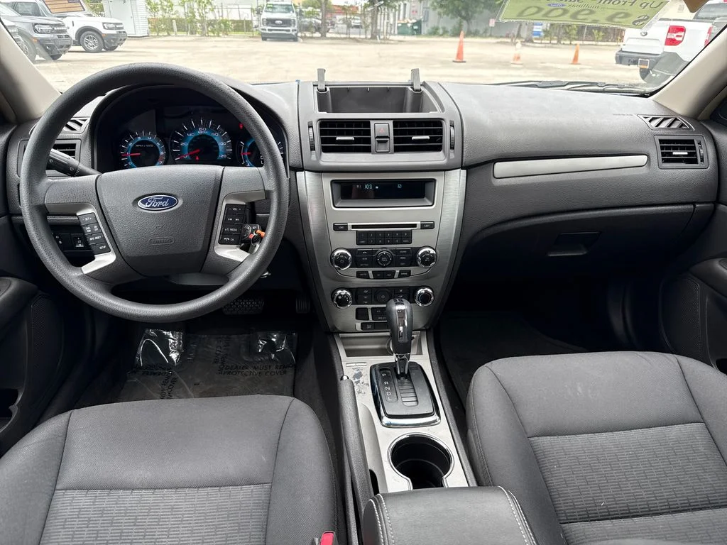Used 2012 Blue Ford SE image 6
