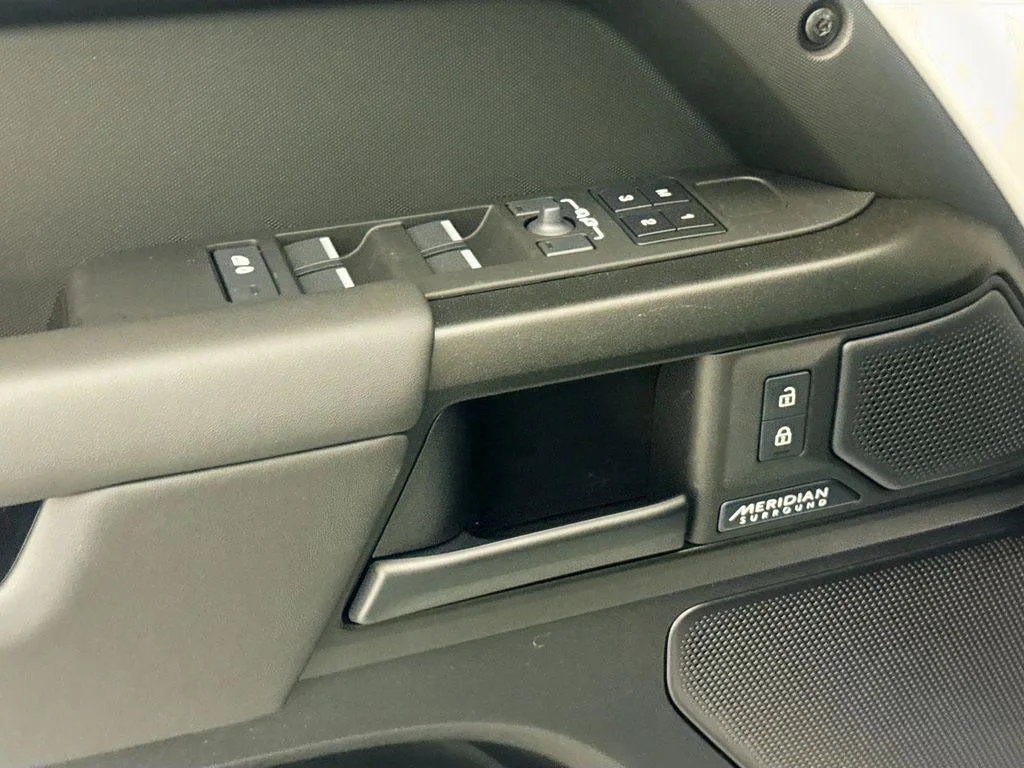 New 2026 Borasco Grey Land Rover OCTA image 17