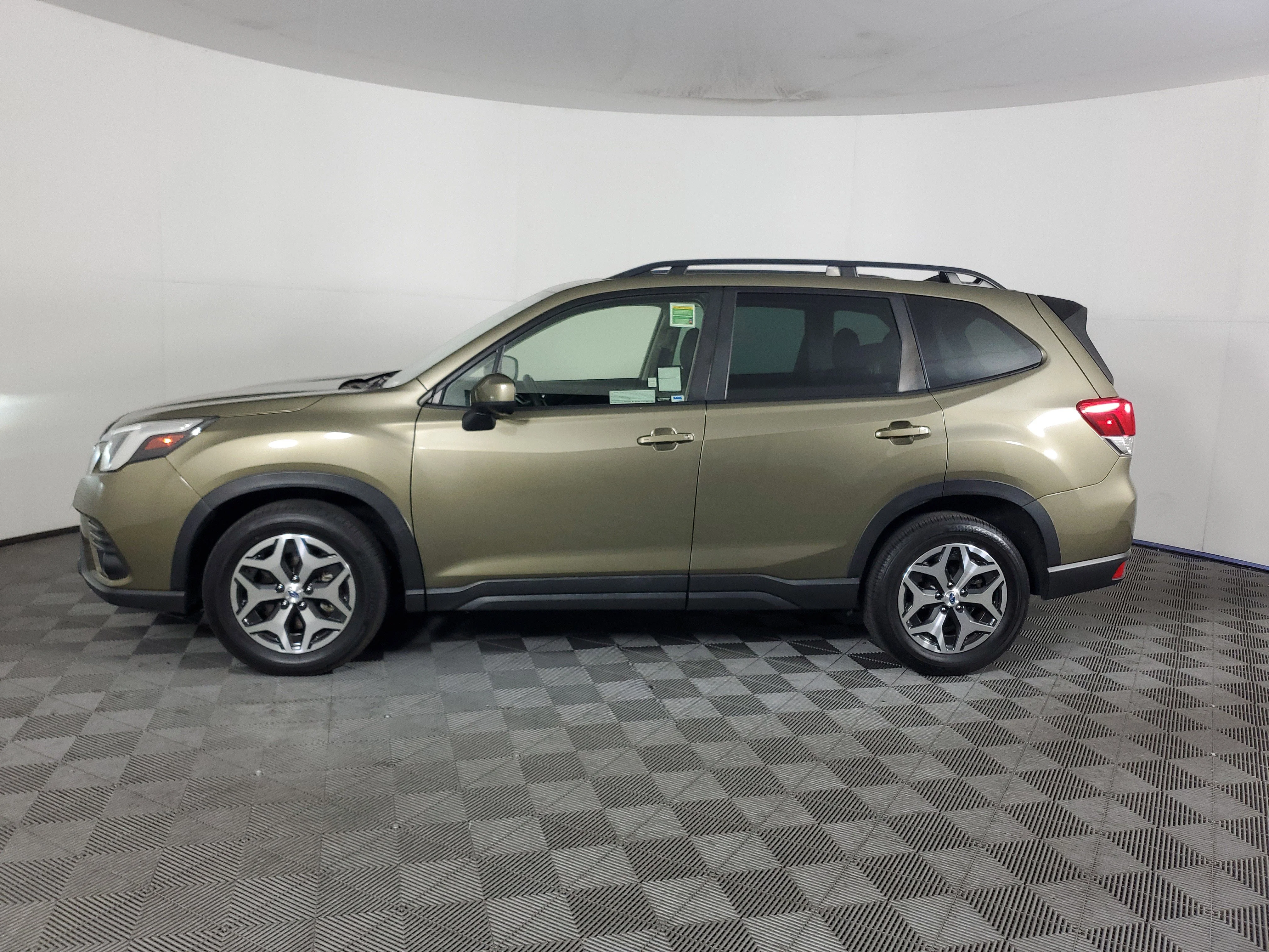 Used 2024 Autumn Green Metallic Subaru Premium image 7