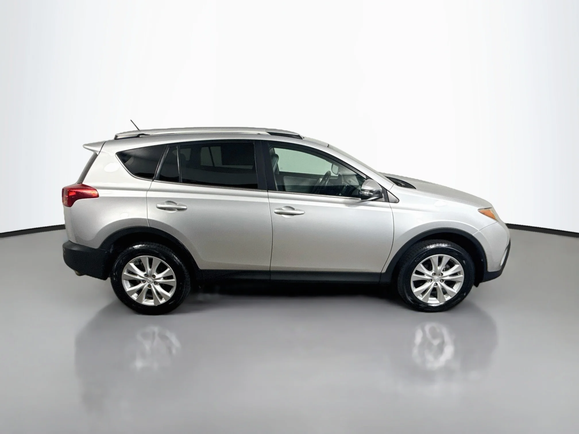 Used 2015 Classic Silver Metallic Toyota Limited image 8